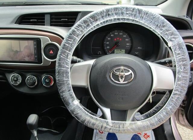 Toyota Vitz 2012 full